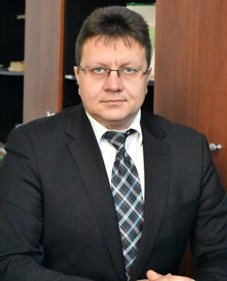 Міленін Дмитро Миколайович Старший викладач кафедри електромеханiки, робототехнiки, бiомедичноїiнженерiї та електротехнiки ДБТУ