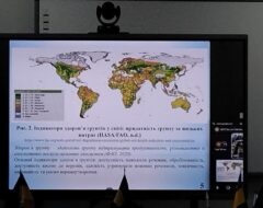 Круглий стіл